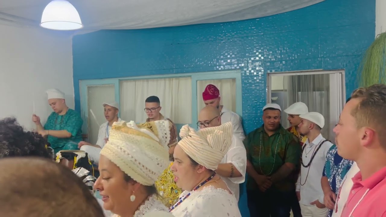 Louvando Òṣògìyán com mestre Alexandre Buda e Bàbá Kọrin.
