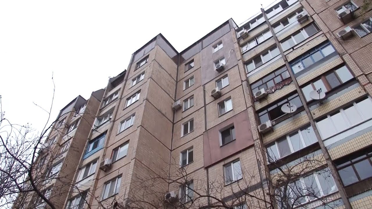 Чоловік випав з вікна сьомого поверху