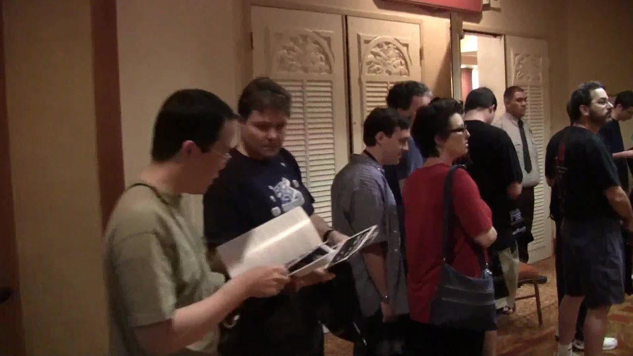 Classic Gamers Line Up for Classic Gaming Expo 2010 Opening Day Video Game Saga