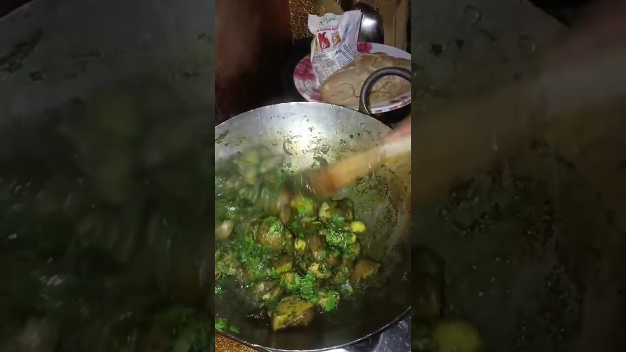 गरमा गरम पूरी + मसालेदार आलू = Heaven 😋 #Breakfast #Foodie #ViralFood #aloo #puri #recipe #cooking 