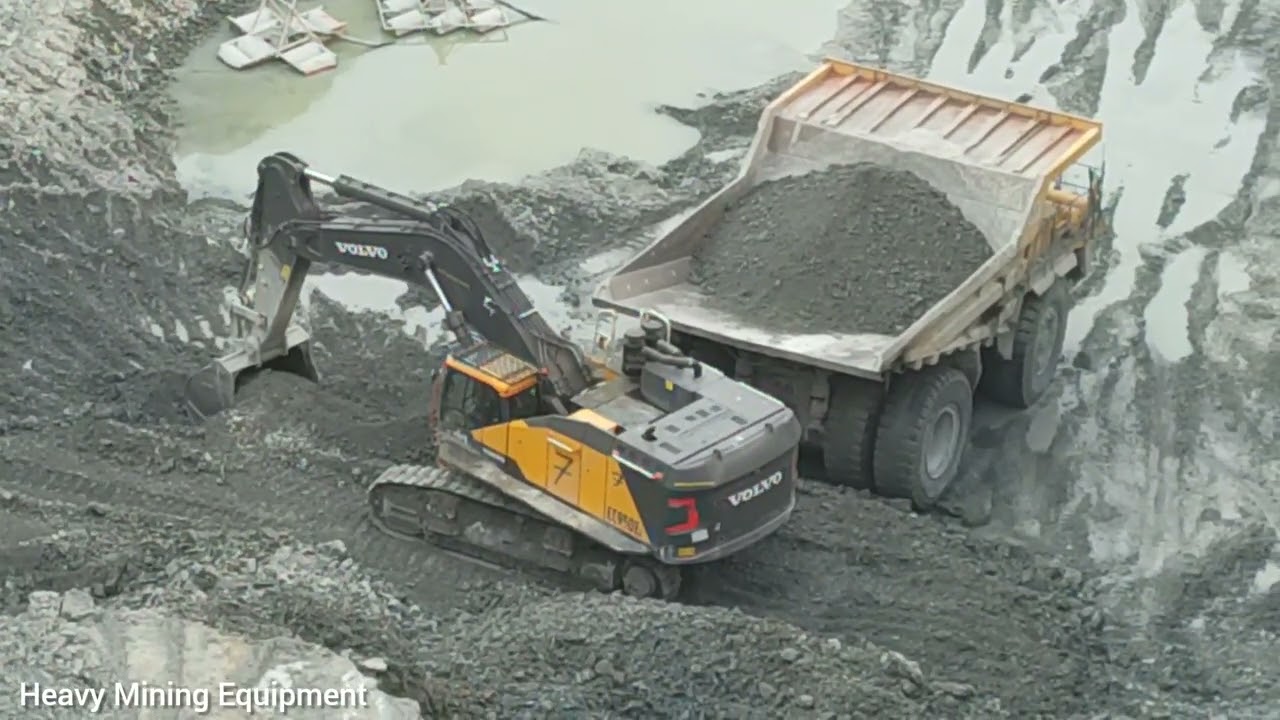 Volvo EC950E crawler excavator loading copper ore on a 120t Belaz