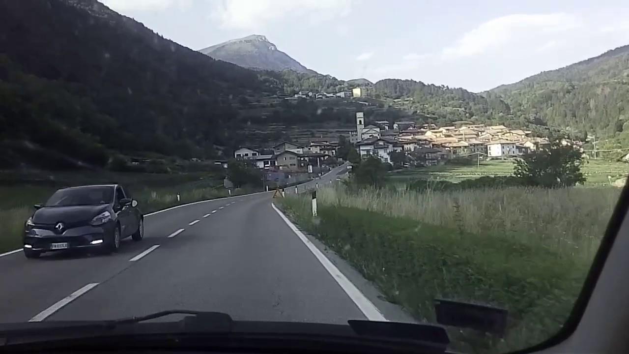 Crosswagon, road to ronzo-chienis from loppio.