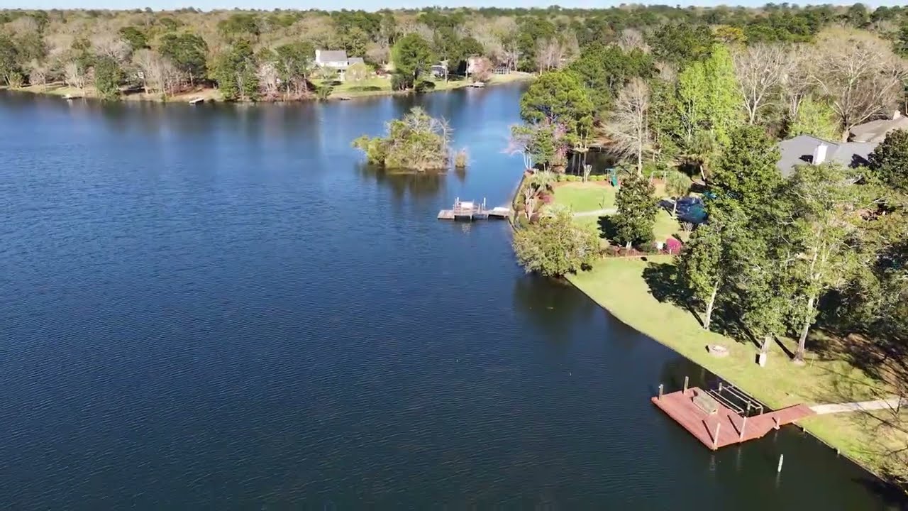 Serene 4K Footage of Woodbine Springs Lake