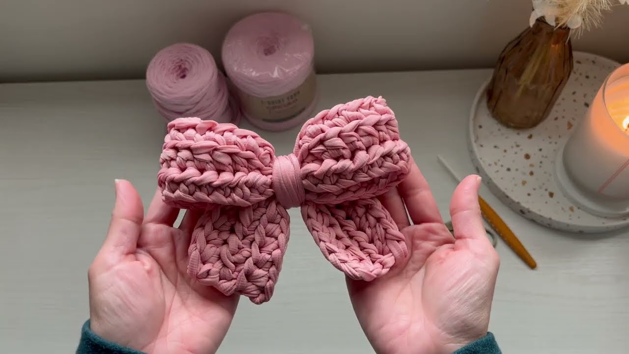 Простой вязаный крючком бант из пряжи от футболки 🎀 | Проект для начинающих и выполняется быстро
