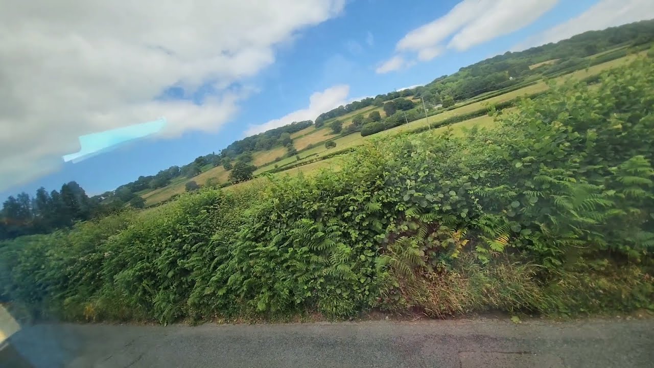 LIFE IN THE UK | ENJOYING LOOKING THE BEAUTIFUL COUNTRYSIDE IN THE CAERPHILLY