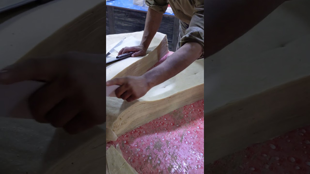 Pakistan's Biggest Manda Roti Cutting Skill - Street Roll & Samosa Patti