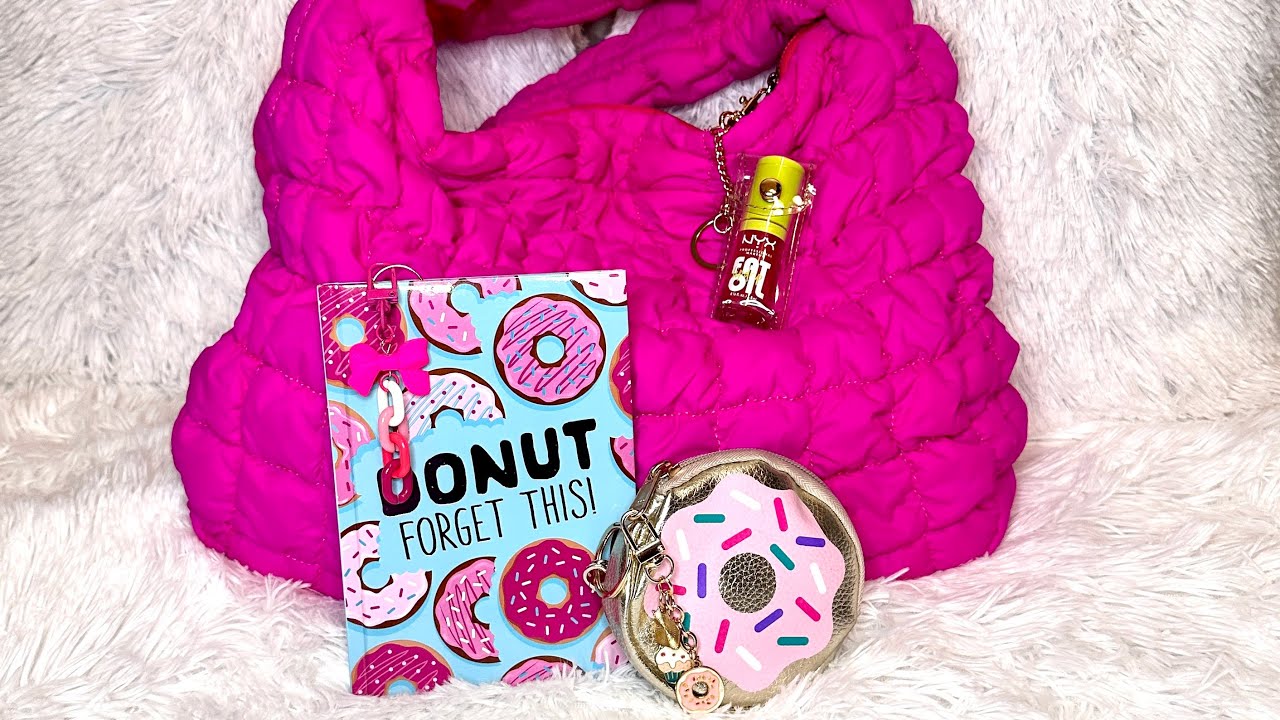 What’s in my SHEIN bag!! 💖💕🍩 Affordable bag and accessories!!