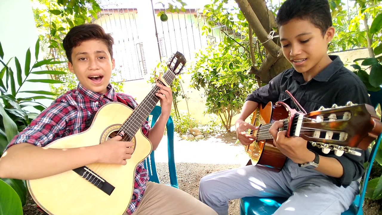 Tema:el Gemir de mi alma  compocitor Álvaro Gómez interpretado por el dúo hermanos Mejía cover