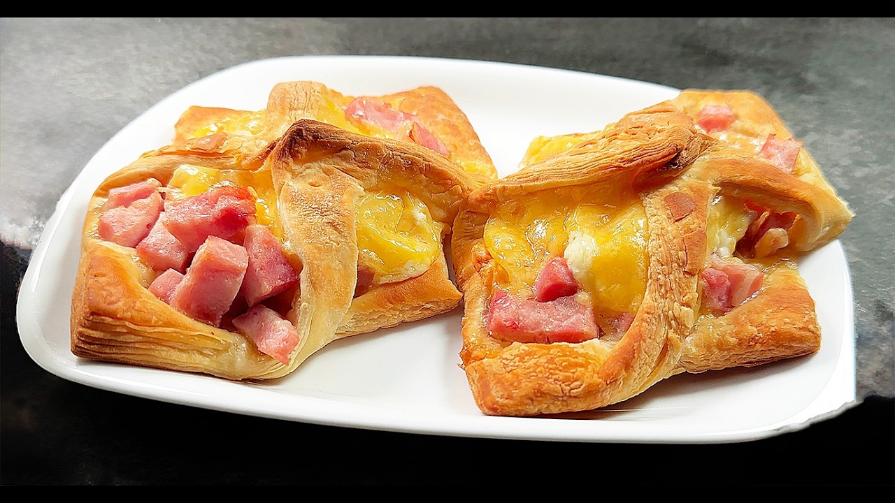 Fast and sweet. Flaky pastry with bacon.