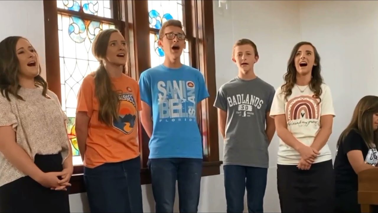 Incredible performance by: The Agee Family ”To God Be The Glory”