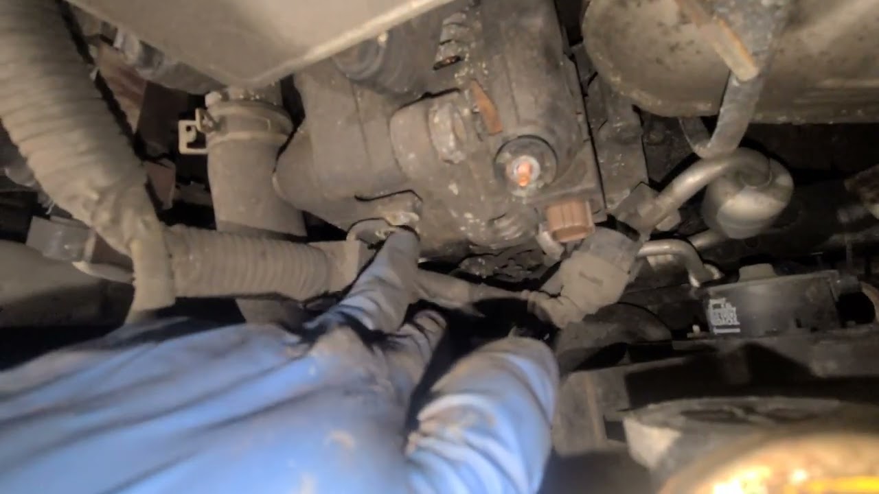 2005 - 2007 Toyota Avalon How to Replace The Alternator