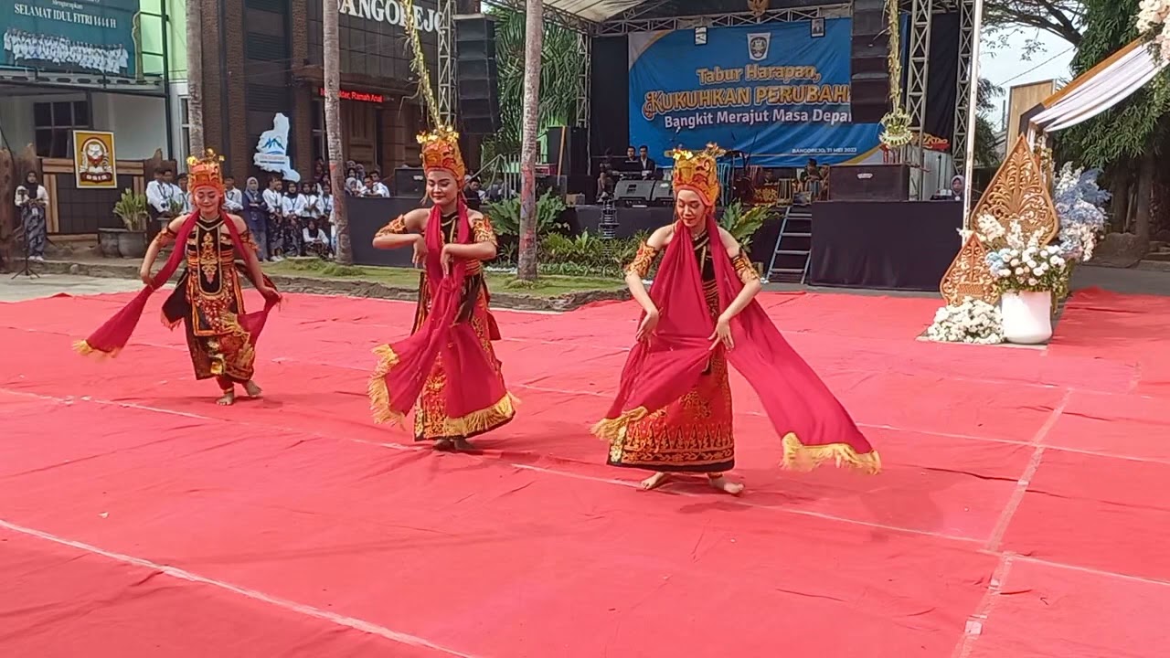 Tari Pugno Gandrung. Perpisahan SMPN 1 Bangorejo tahun 2023