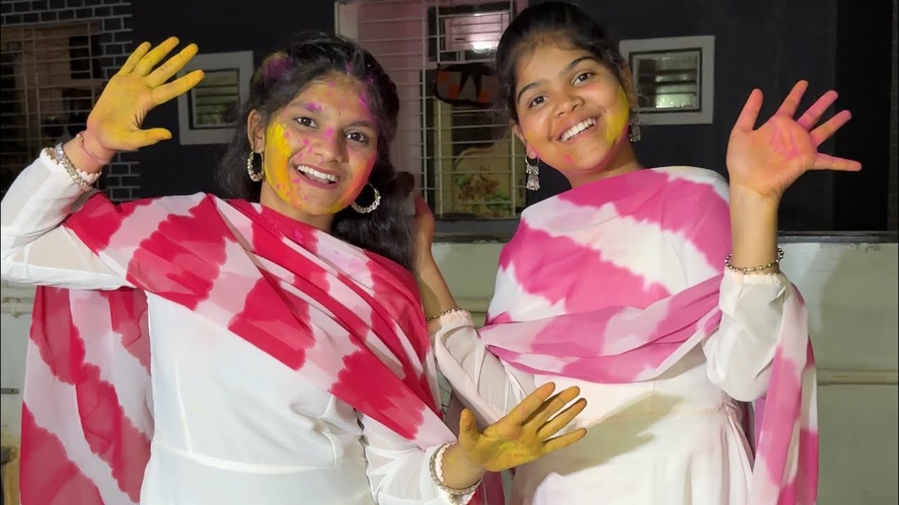 మా Holi celebrations friends || అందరం full enjoy చేసాం last కి ammulu కూడా వచ్చింది ఇట్లా holi ఆడినం