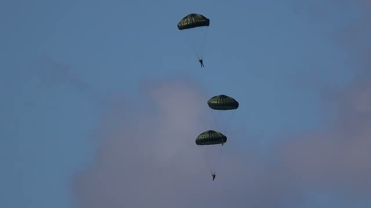 Výsadkáři na jezeře Milada UL - 30.9.2025