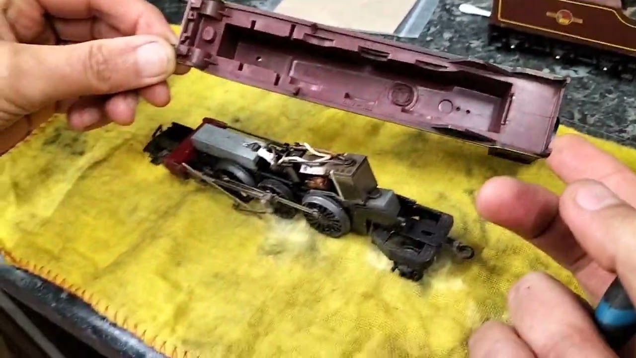 Cleaning and servicing Tri-ang R50 Princess Elizabeth from set RS.2 Part.1