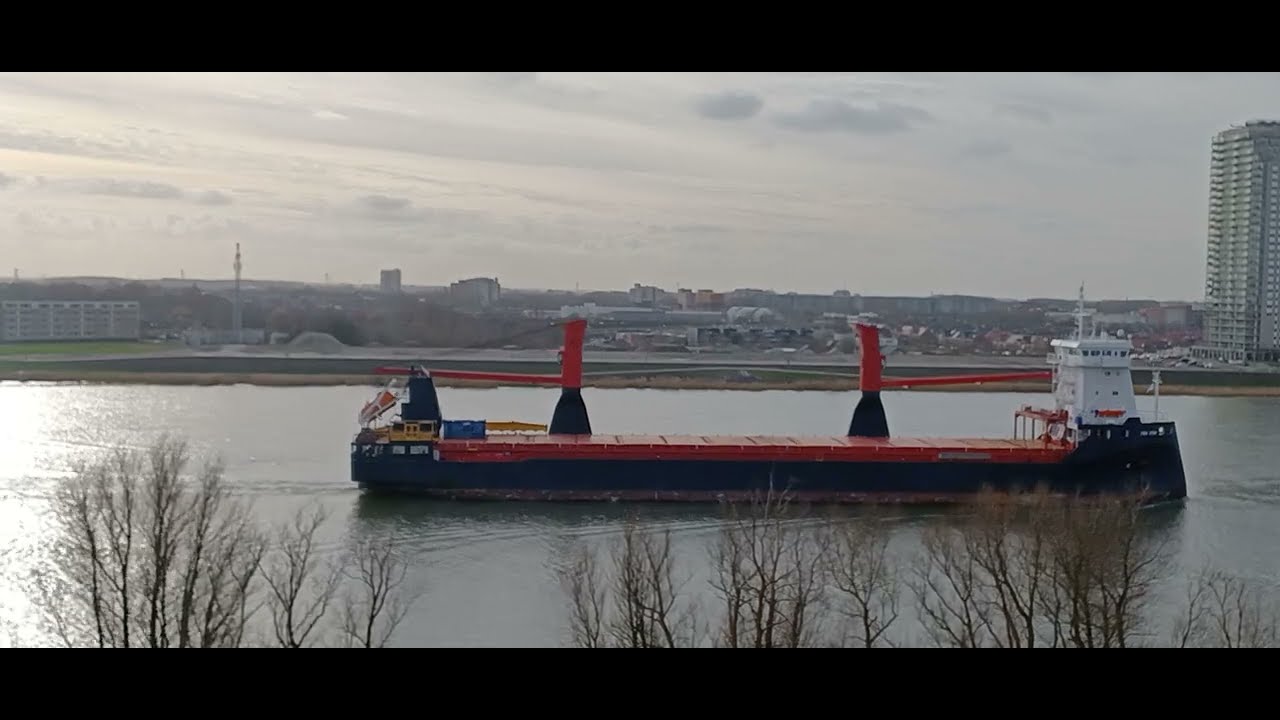 Drukte op de OudeMaas #ScheepVaart #Rotterdam #Transport #Schepen #Dutch #Cargo #Botlek