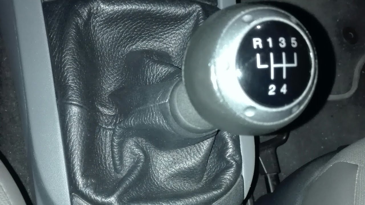 Cambio funda palanca de cambios Seat Ibiza / Córdoba del 2002 al 2006