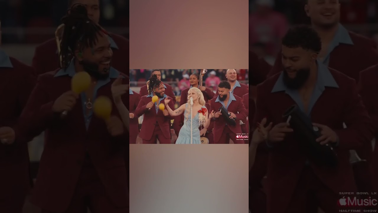 LADY GAGA PERFORMS 