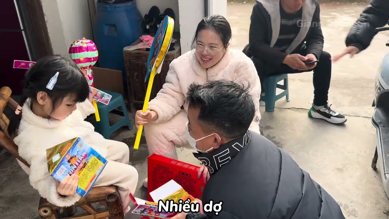 Hành Tây Về Thăm Ông Bà Nội, Bất Ngờ Với Món Quà Từ Hai Bác 
