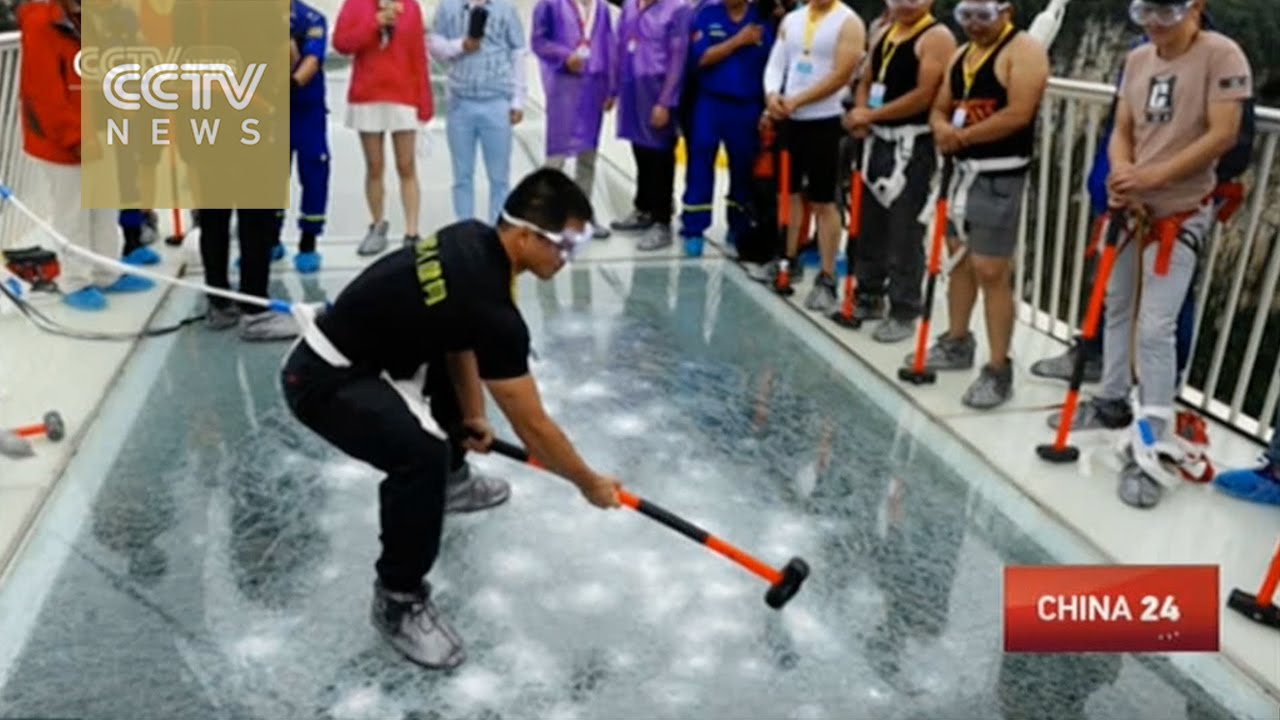 Visitors hit world&rsquo;s highest & longest glass bridge with hammers to test sturdiness