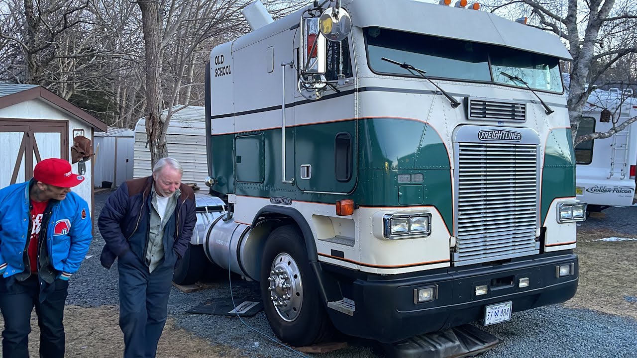 We Just Bought a 1993 Freightliner Cabover