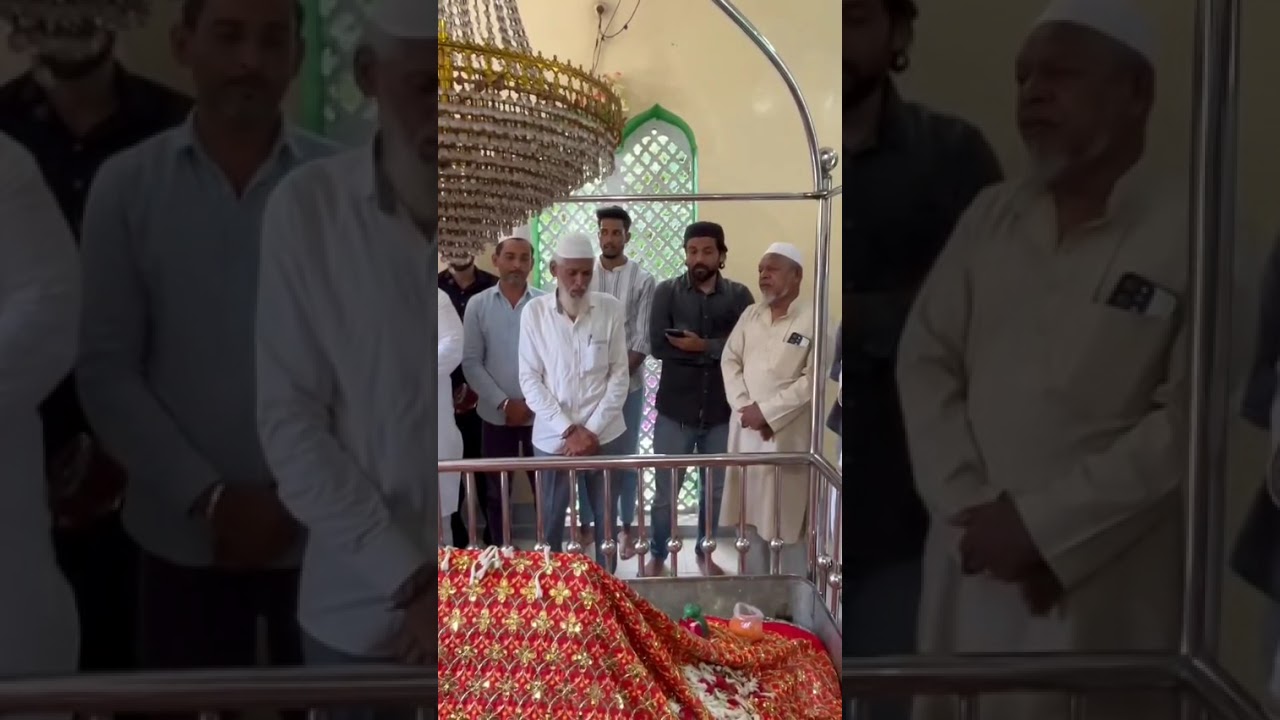 Aye Tajdare Batha Lelo Salam Humara 