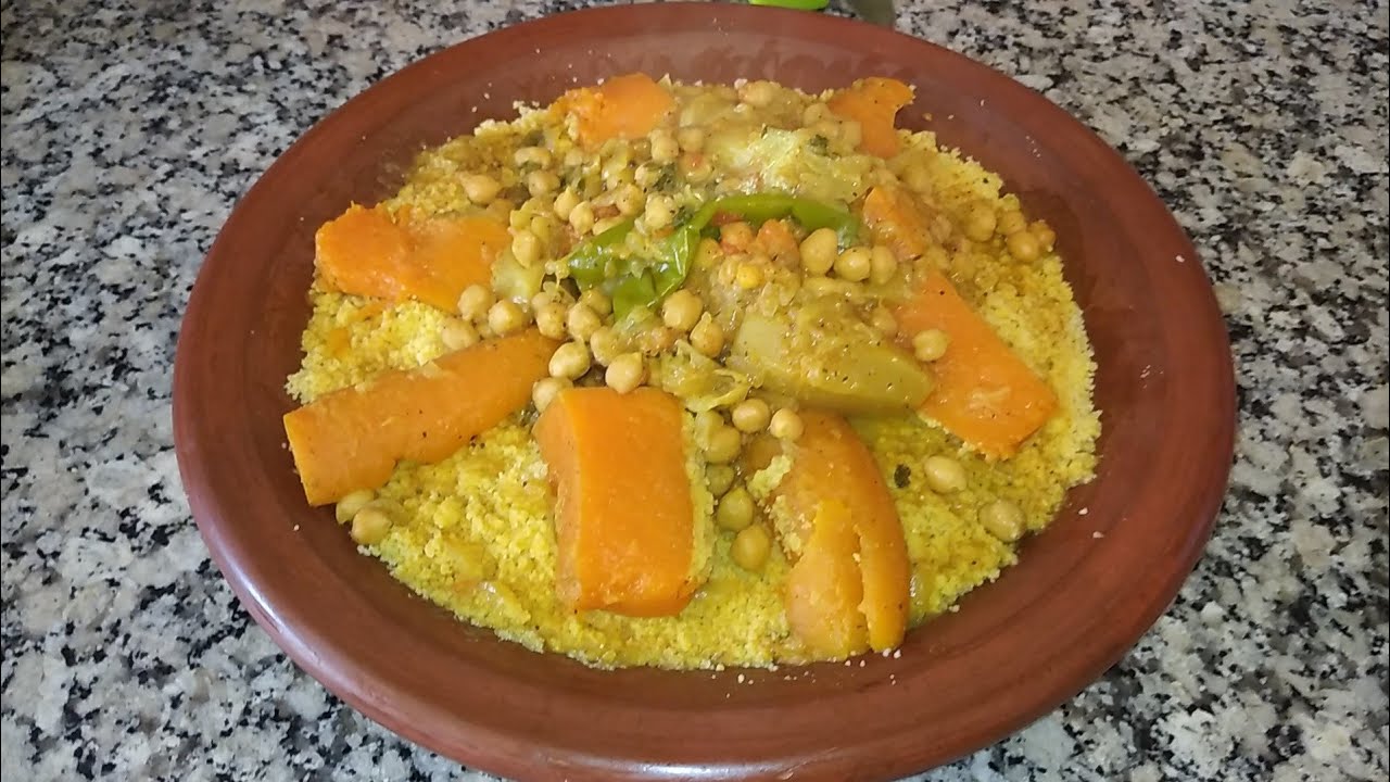 كسكس بسميدة ديال الذرة وقديد كيجي لذيذ وبنين بدون غلوتين 🥕🥓