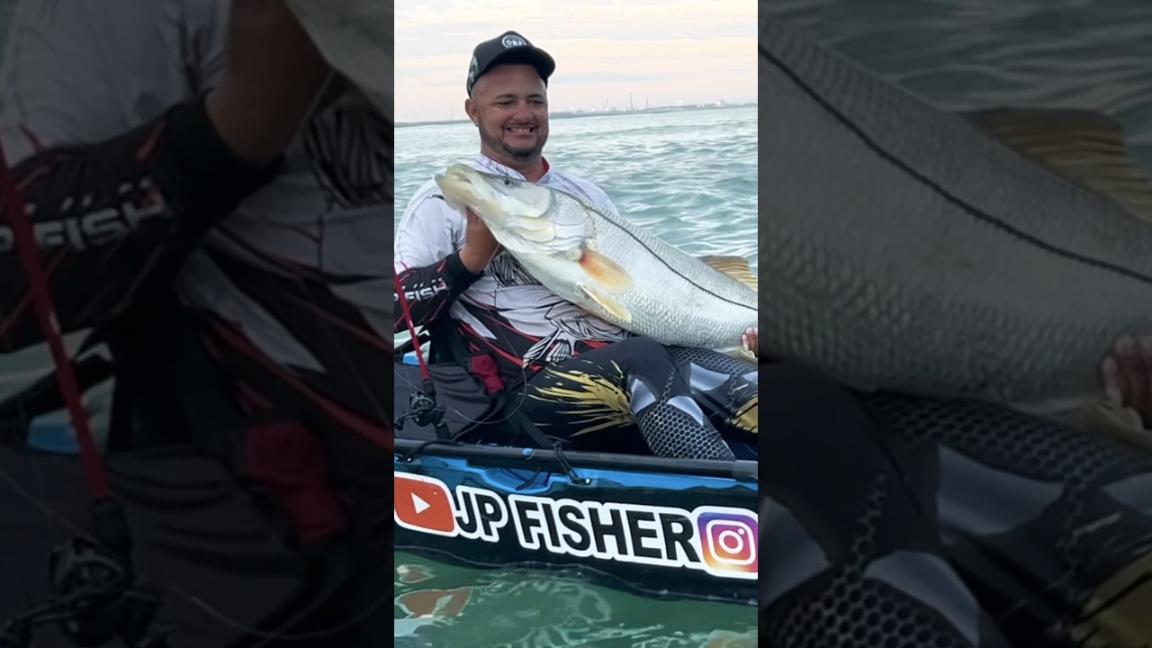 ROBALO FLECHA DE 17kg!! Confira o v&iacute;deo completo no link abaixo! #fishing #pescaria #robalo #gigante