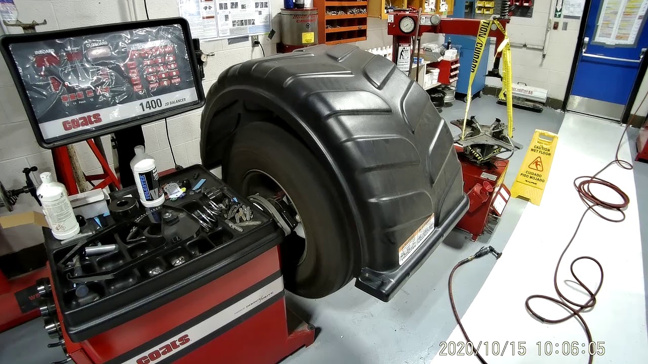 Balancing a tire with the Coats 1400 series balancer
