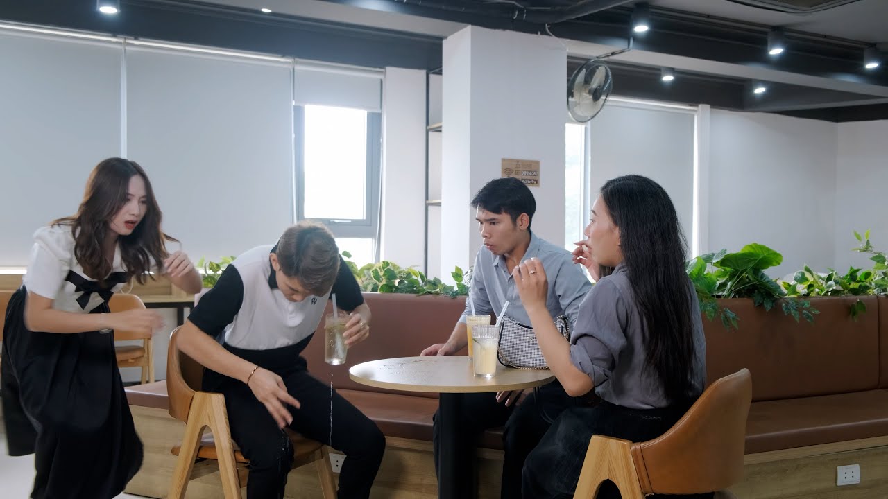 Cô Gái Nghèo Đổ Nước Vào Người Chủ Tịch Lại Khiến Chủ Tịch Mê Mệt Và Cái Kết - Tập 1232