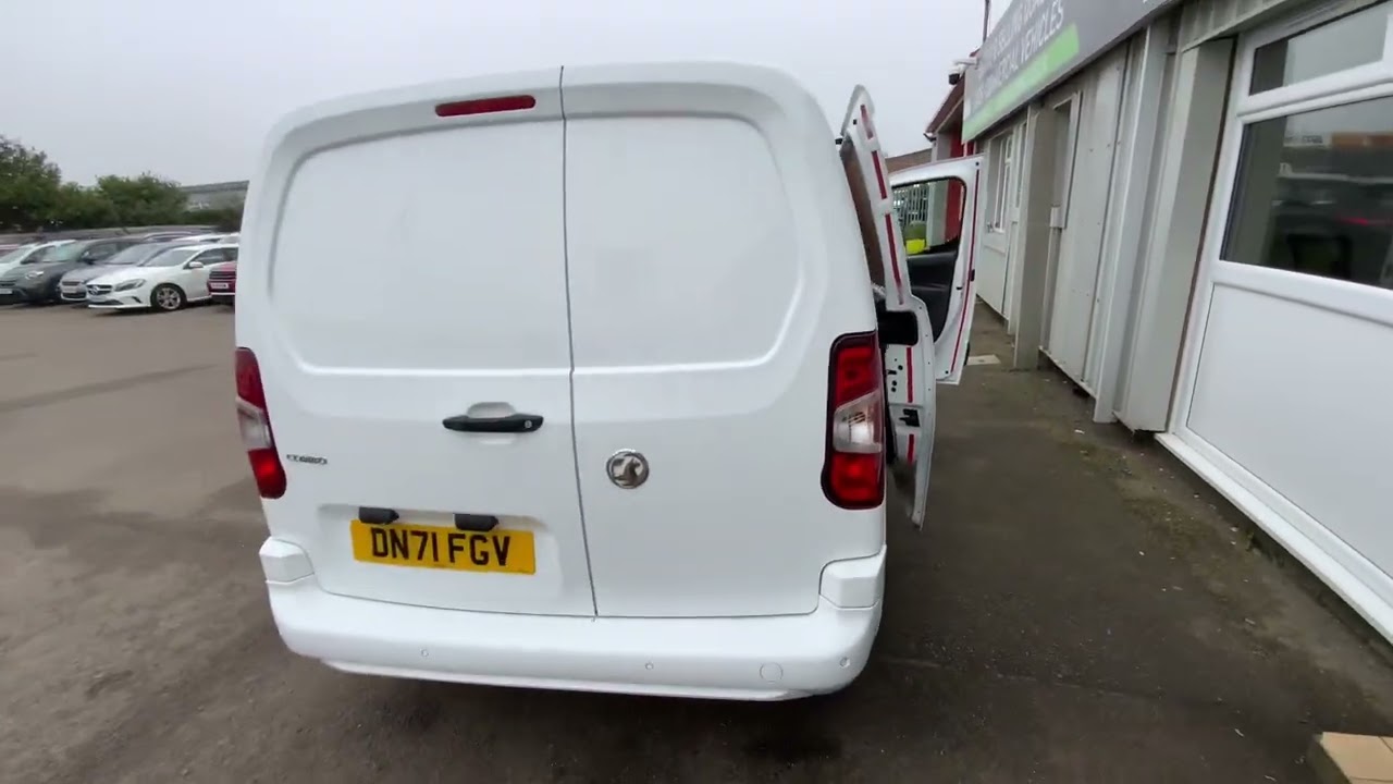 VAUXHALL COMBO 1.5 Turbo D 2300 Sportive Panel Van 4dr Diesel Manual L2 H1 Euro 6 (100 ps)