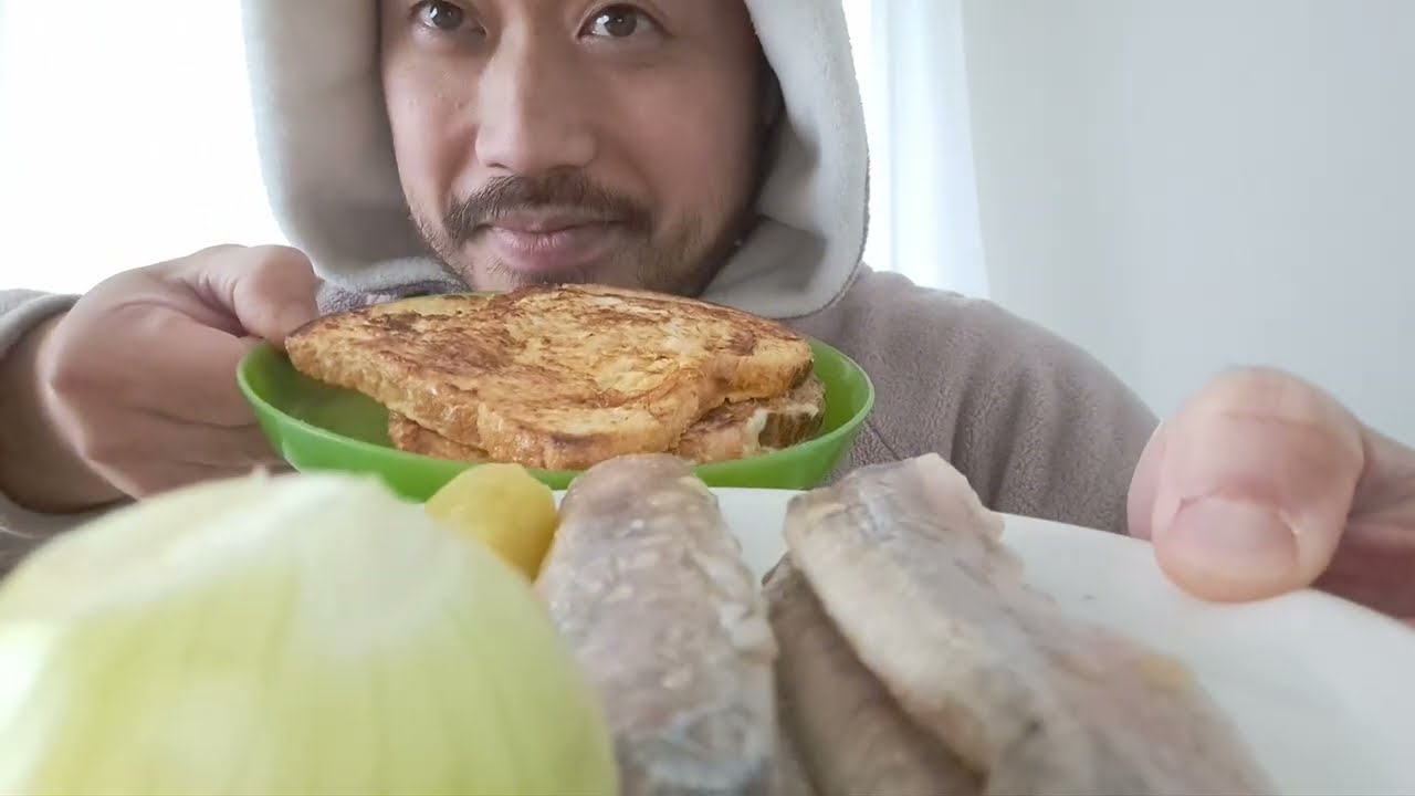 ASMR EATING SOUNDS - HERRING SASHIMI & FRENCH TOAST