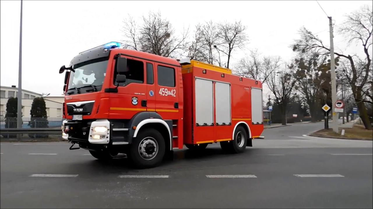 Alarmowo 5 zastępów straży pożarnej i policja do pożaru domu!
