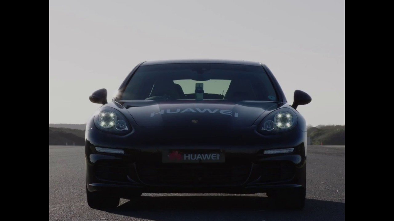 Artificial intelligence behind the wheel - HUAWEI presents the first car driven by a smartphone