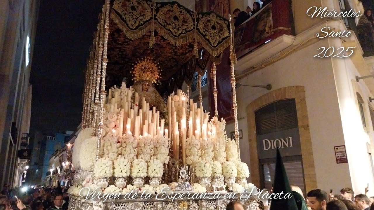 ¡MOMENTAZO! Entrada en Placeta de la Esperanza Coronada | Miércoles Santo Huelva 2025 (HD)