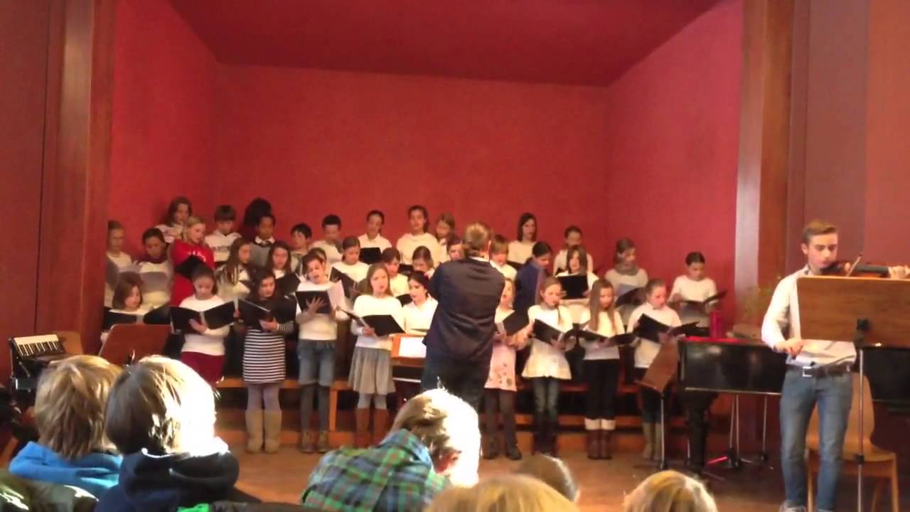 Der Kinderchor singt die Weihnachtskantate von V. L&uuml;beck