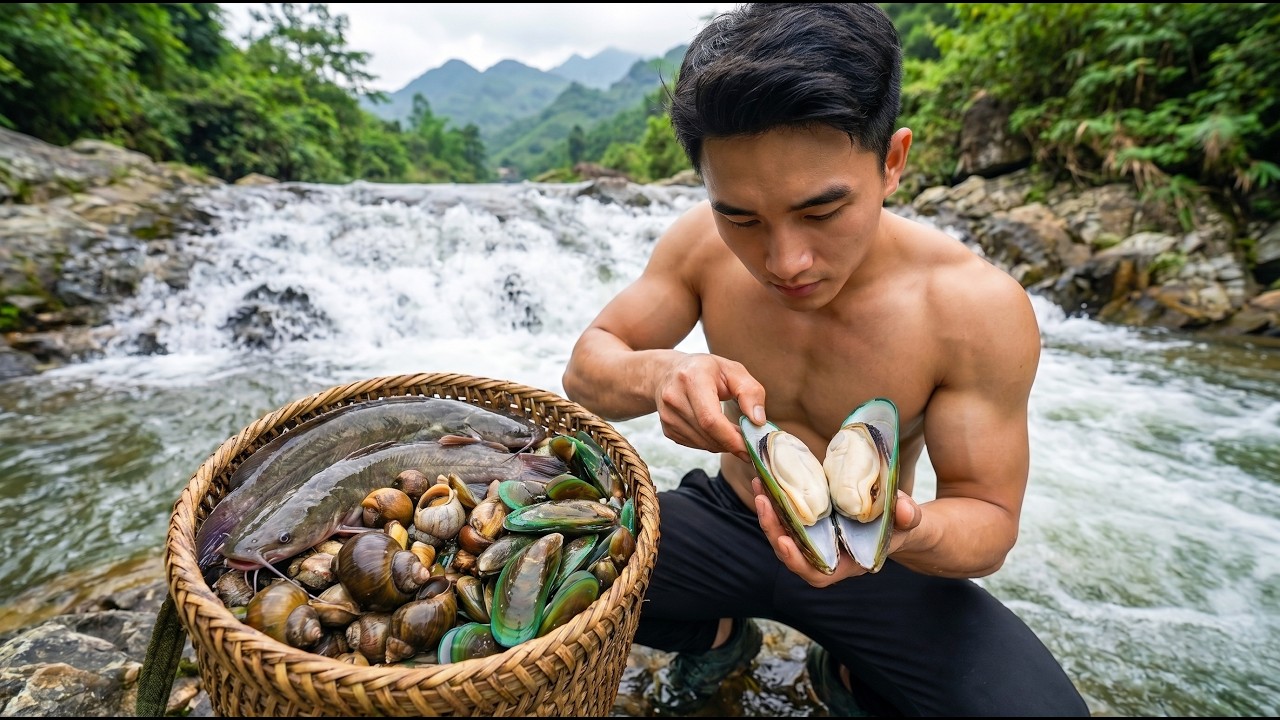 Scorching Summer | Catching Giant Mussels, Snails & Catfish for a Spicy Cooling Feast