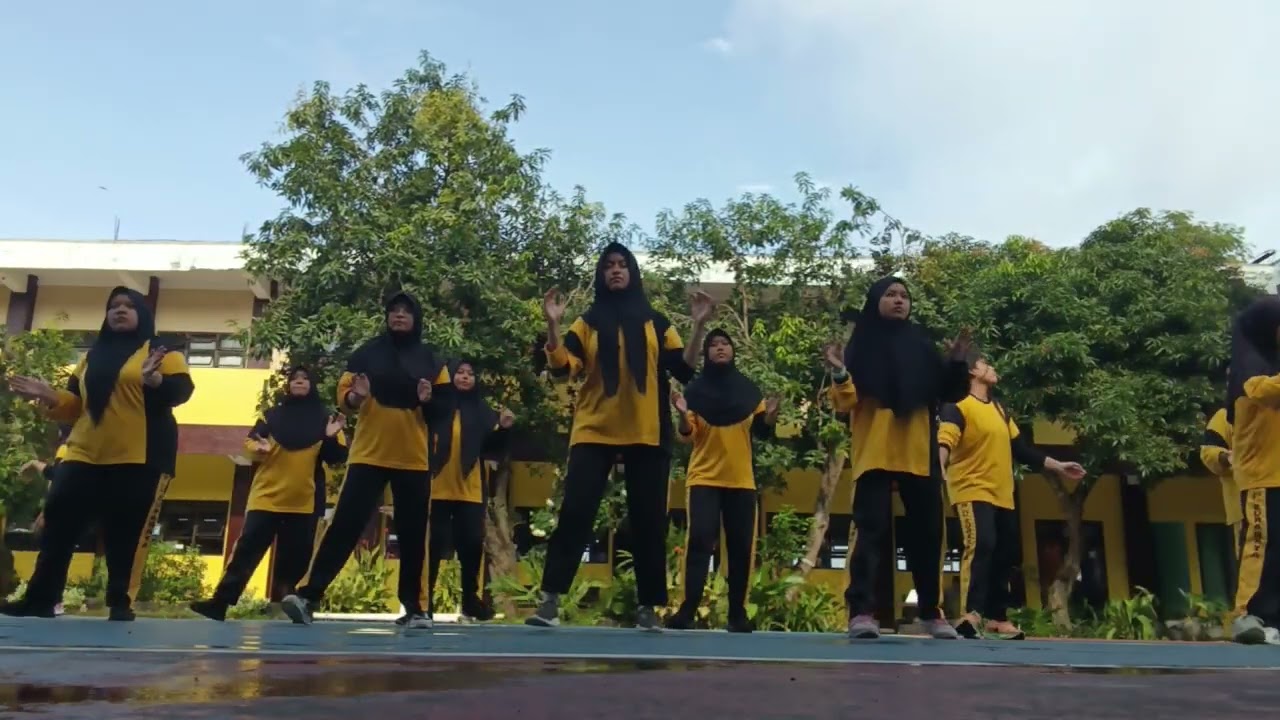 Kelompok 1 PJOK kelas XI-3 SMAN 13 Surabaya
