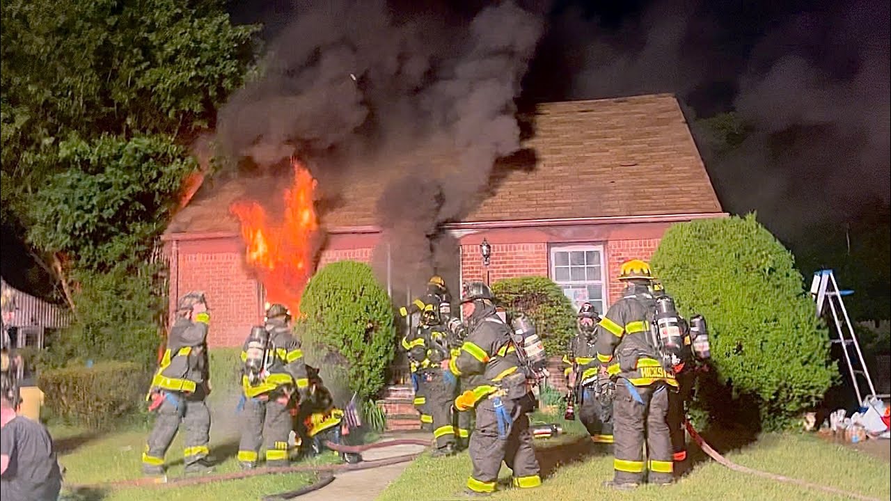*HOUSE FIRE PPL TRAPPED - HICKSVILLE NY