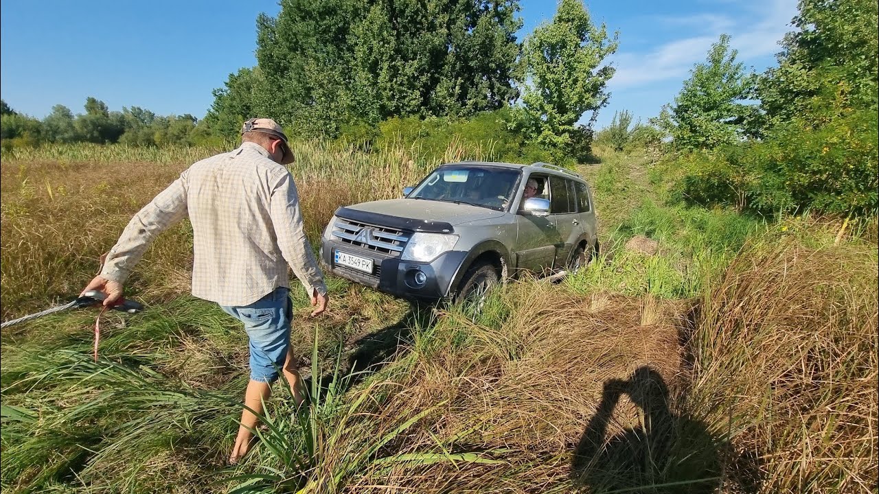 Премиум ВНЕДОРОЖНИКИ в стоке нырнули в болото, в этих сказочных #offroad местах бывал Дольф Лундгрен