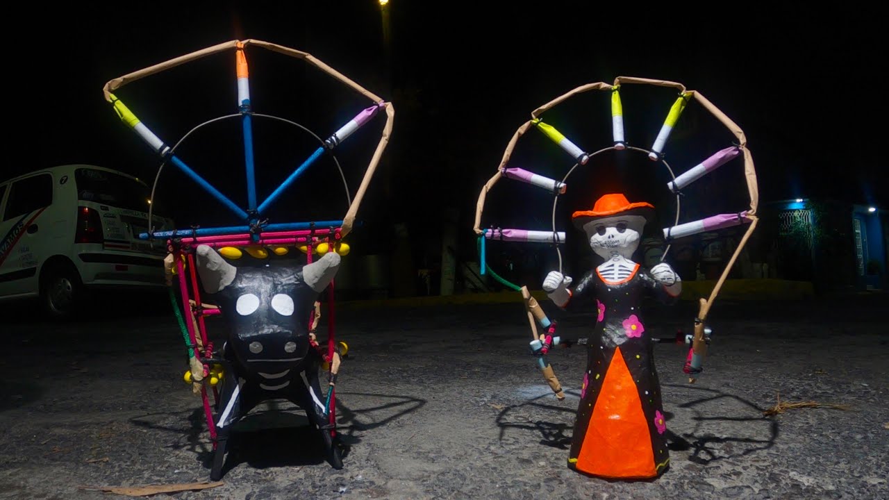 Quema de mini CATRINA Y TORITO pirotecnico / dia de muertos Mexico