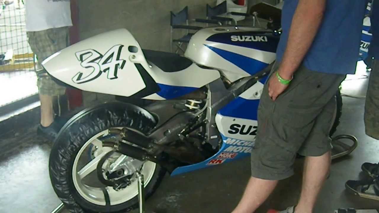 Suzuki RGV500