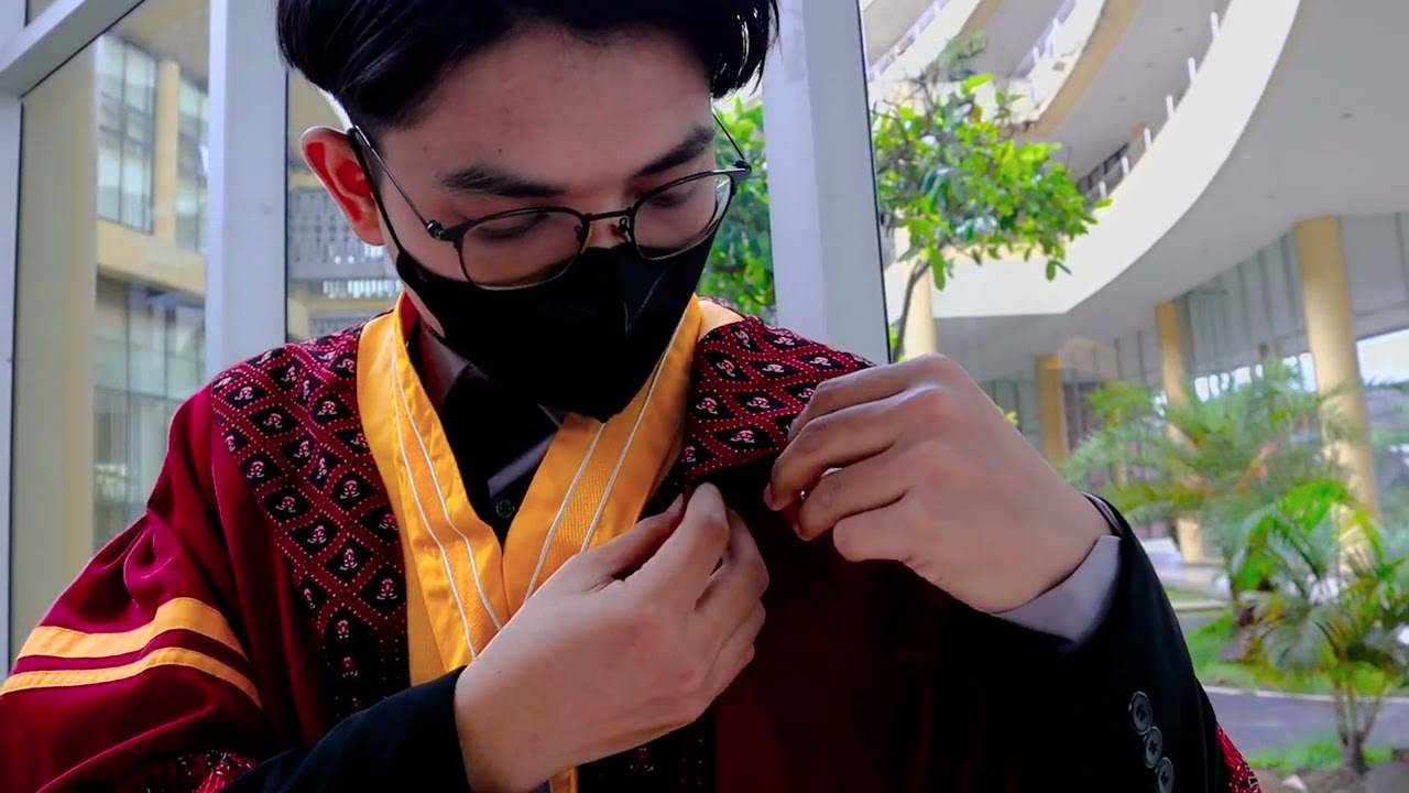 Cara Penggunaan Toga Wisuda Unpad