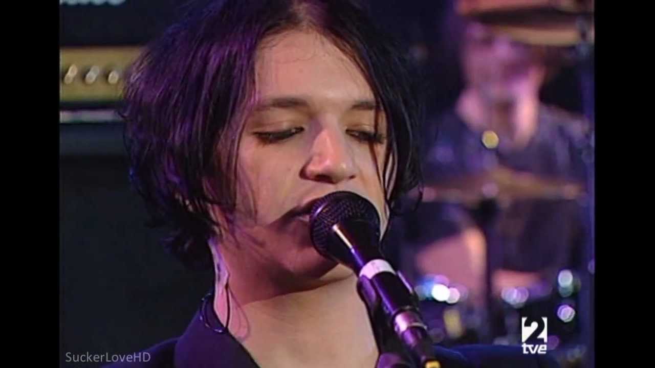 Placebo - Scared Of Girls + You Don't Care About Us [Radio3 Spanish TV 1998] HD
