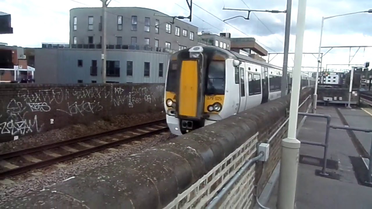 Trains at London Fields station 22/8/20