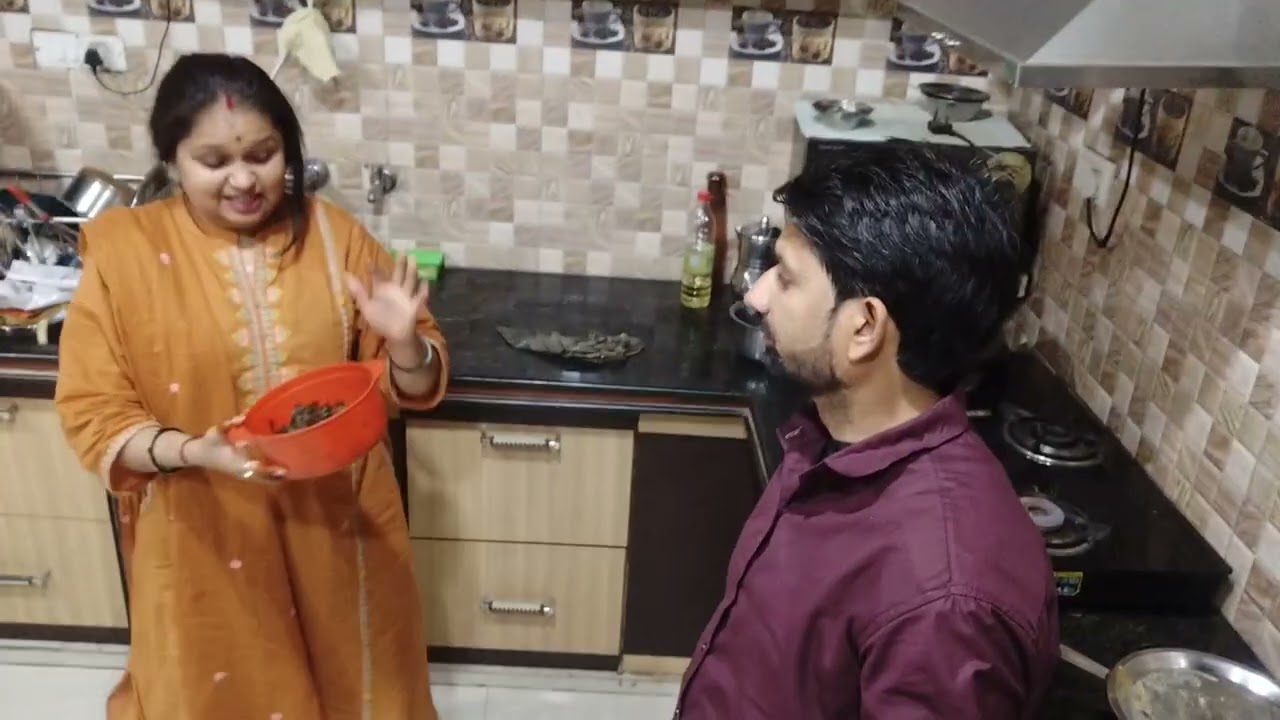 Aaj Nitu mere liye special chhole bhature banae 🥱 Samne aunty ji ka program tha 😆