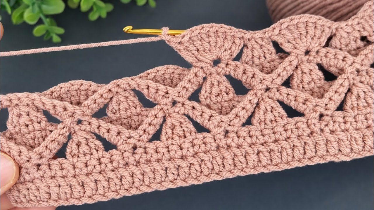 This Easy Crochet Stitch Looks Expensive! Perfect for Blankets, Scarves & Cardigans