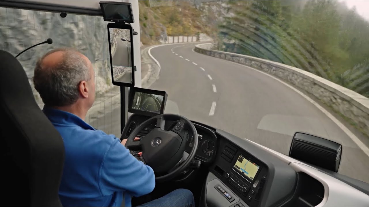 2025 Mercedes-Benz Tourismo - MirrorCam Comparison with Traditional Mirror