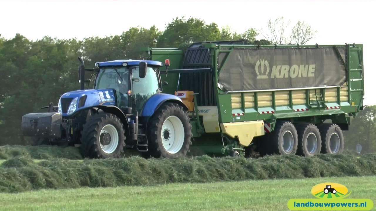 Mts. Van Weperen aan het kuilen met de nieuwe Krone ZX 470 GL