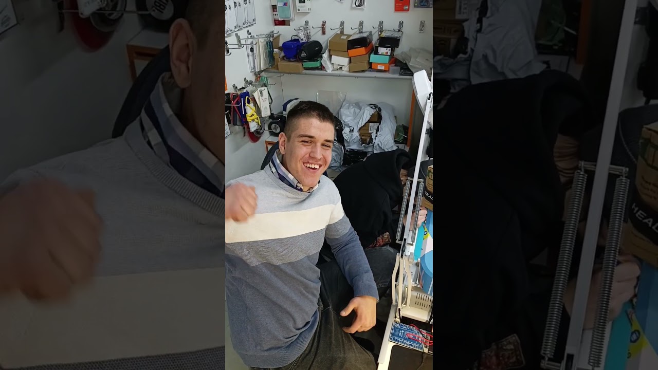 хлопці паяють
